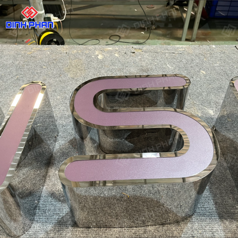 Bảng hiệu chữ nổi