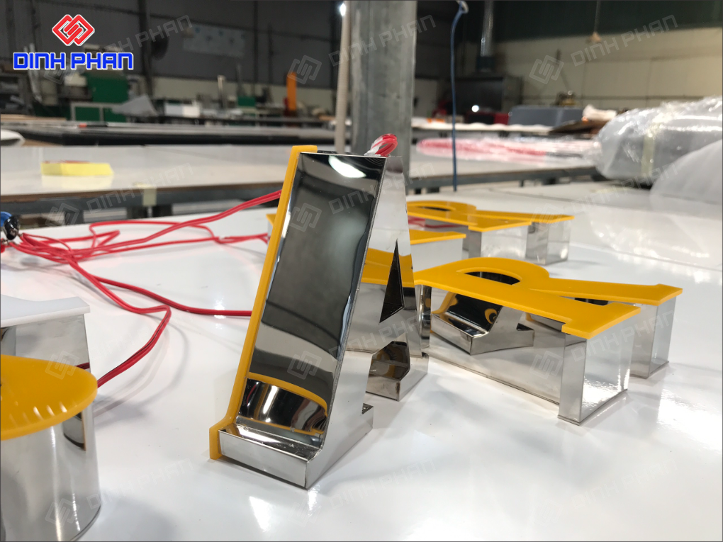 Chữ inox mặt mica