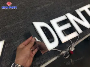 Báo giá gia công chữ inox mặt mica mới nhất