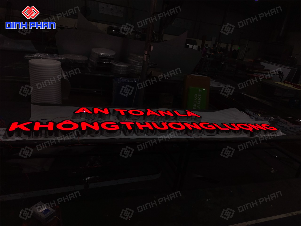 Chữ inox mặt mica