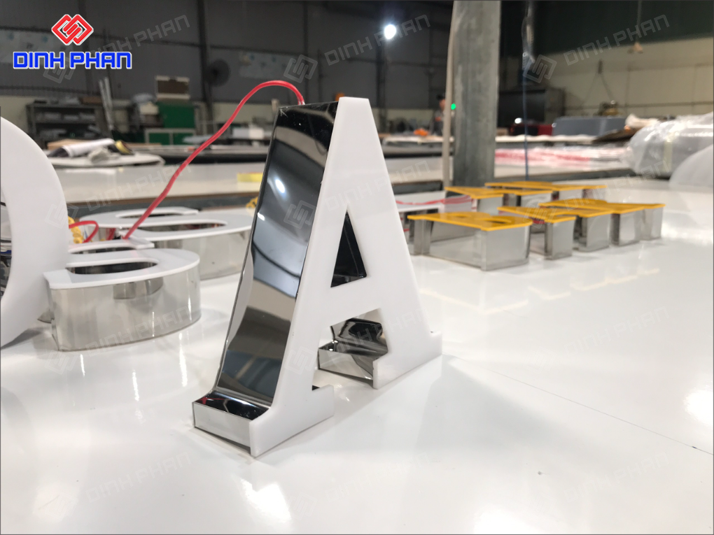 Chữ inox mặt mica