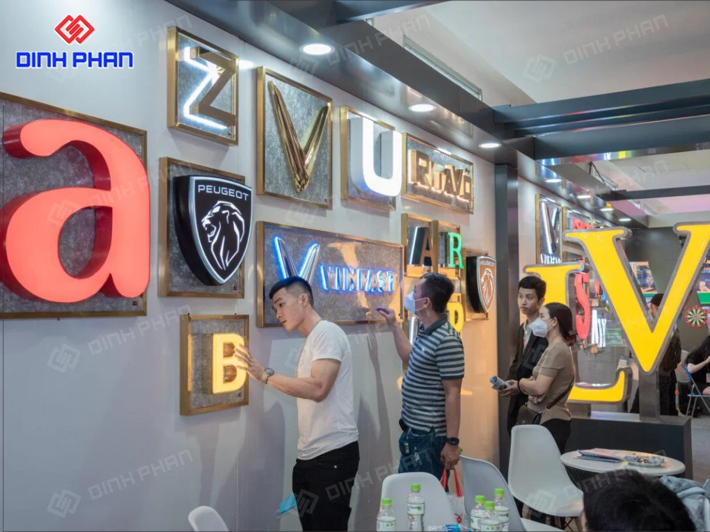 Thiết kế shop BMT đẹp, dễ gây ấn tượng với khách